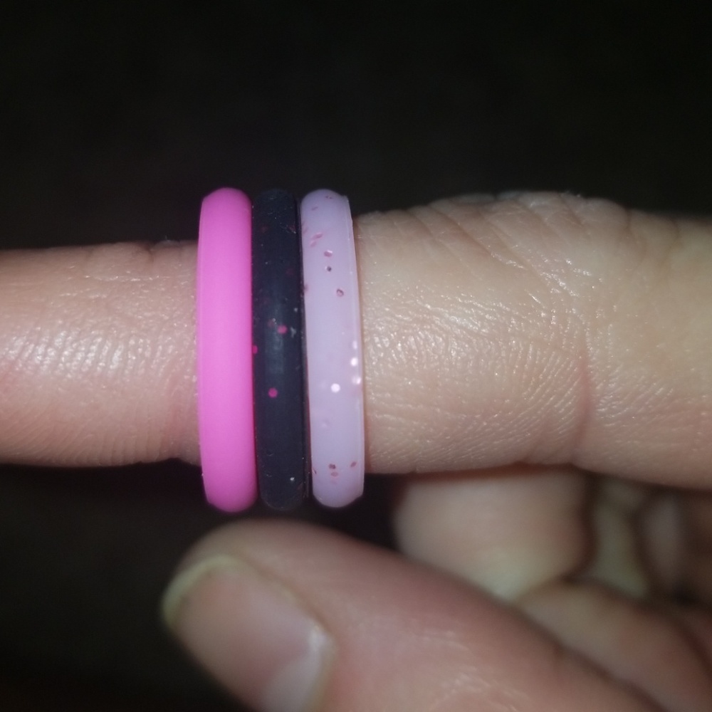 Silicone bands.  Buy 1 or 3